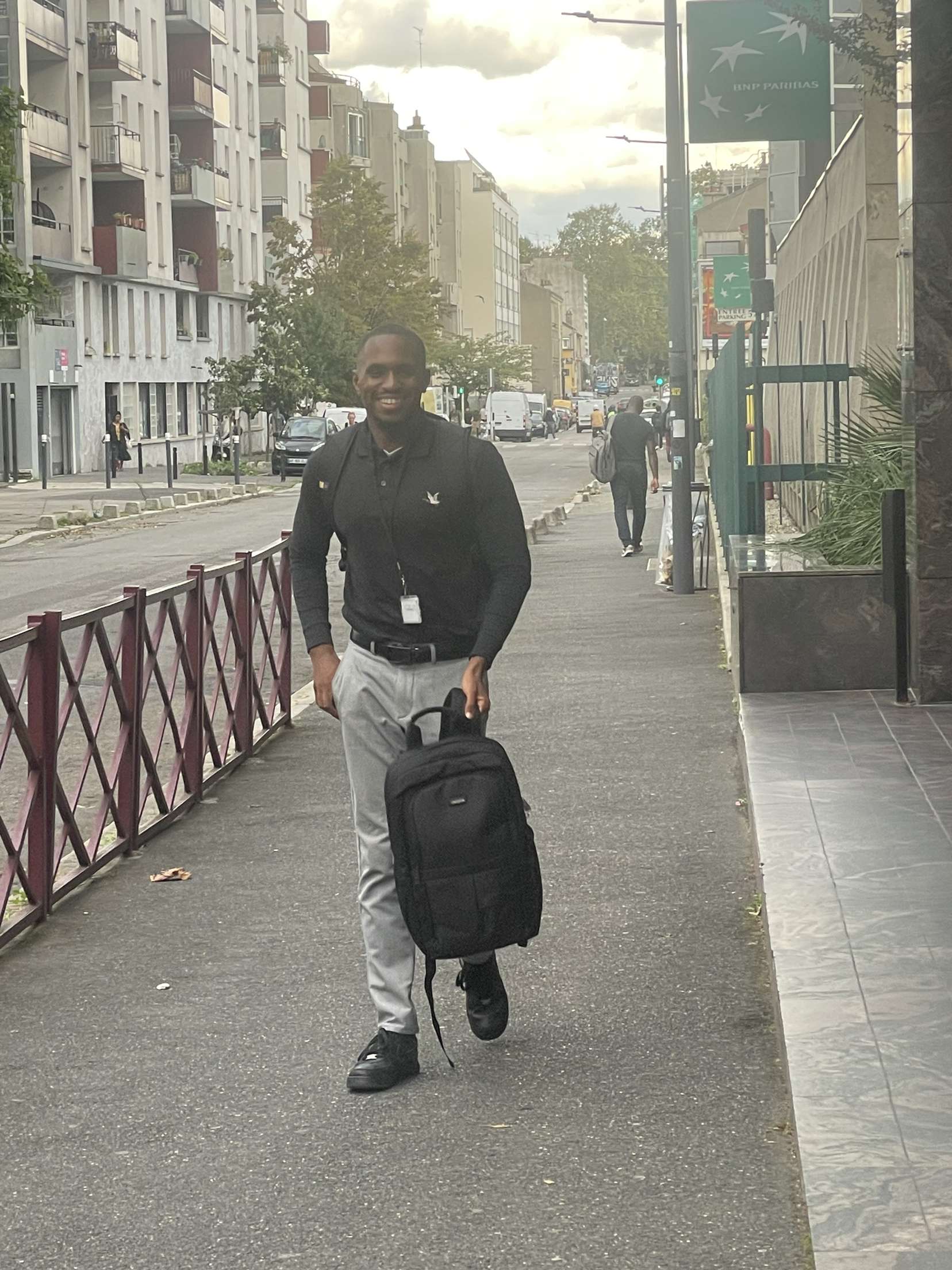 Phillip quittant les locaux BNP Paribas